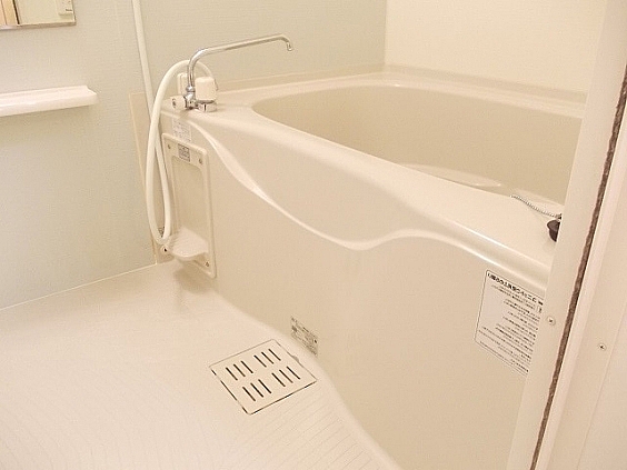 バス・シャワールーム　便利な追焚機能、浴室乾燥機付き