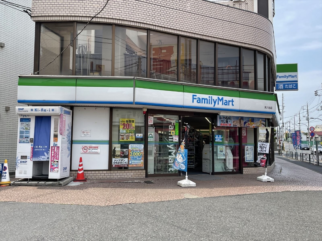 コンビニ　ファミリーマート 氷川台店（コンビニ）まで212m
