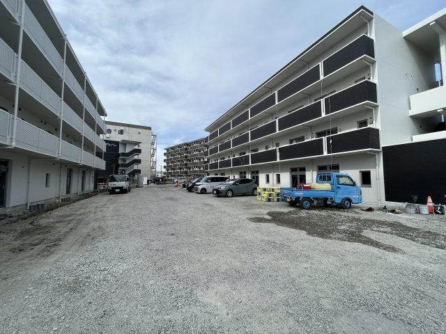 駐車場　※写真は建築中のものです