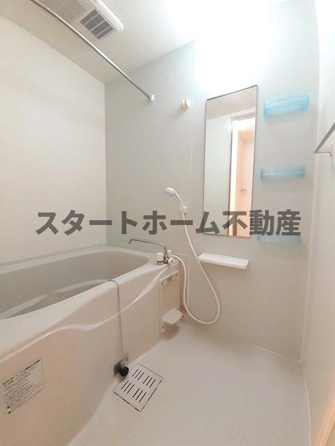 バス・シャワールーム　落ち着いた空間のお風呂です