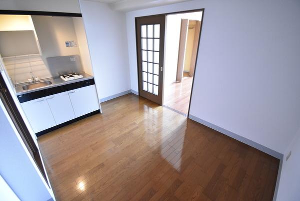 居室・リビング　※同物件別室※