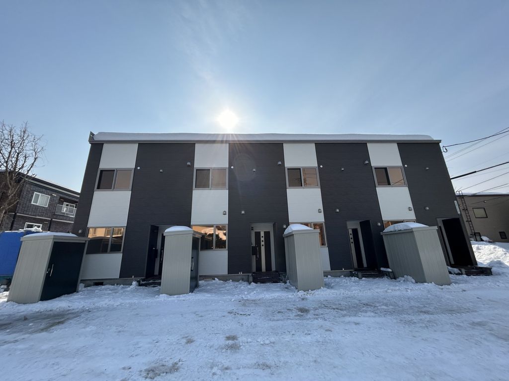 駐車場　玄関前には各戸普通乗用車2台分の駐車スペース