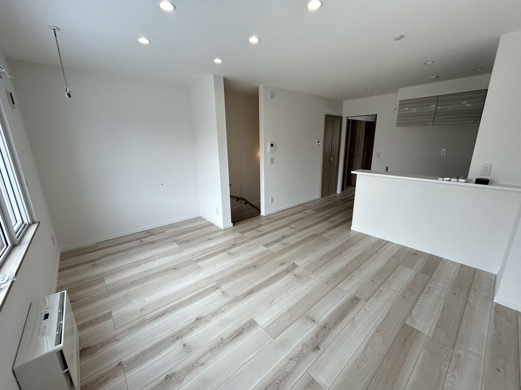 居室・リビング　LDK約14.3帖　エアコン&ダウンライト設置済みです