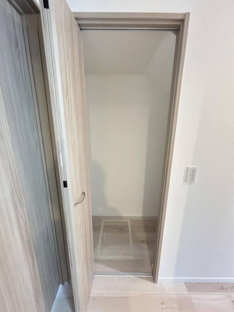 その他　階段下収納スペース