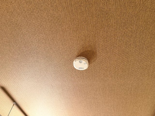 セキュリティ　居室の火災報知器を新品に交換し安全性はバッチリ