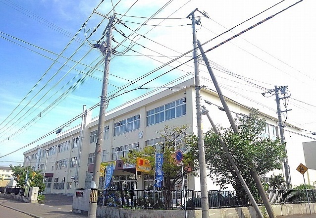 小学校　本郷小学校（小学校）まで310m