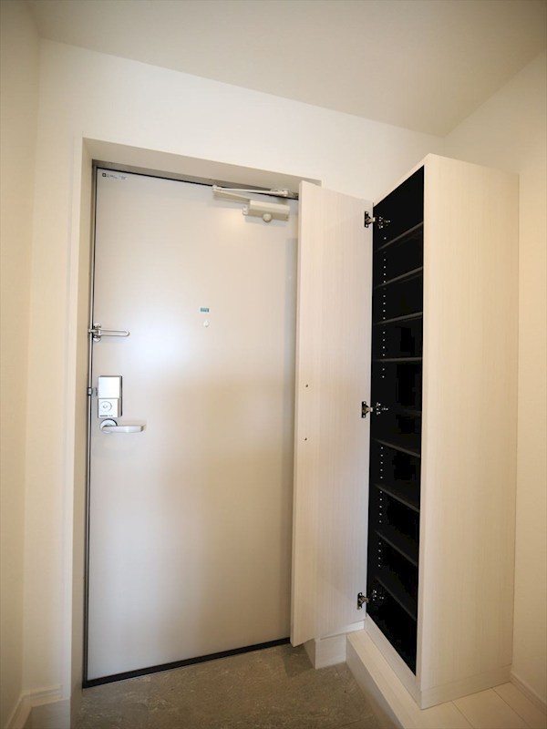 玄関　玄関　シューズボックス付　同仕様写真