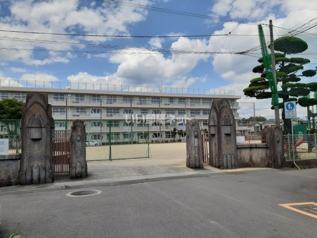 小学校　高知市立旭小学校（小学校）まで621m