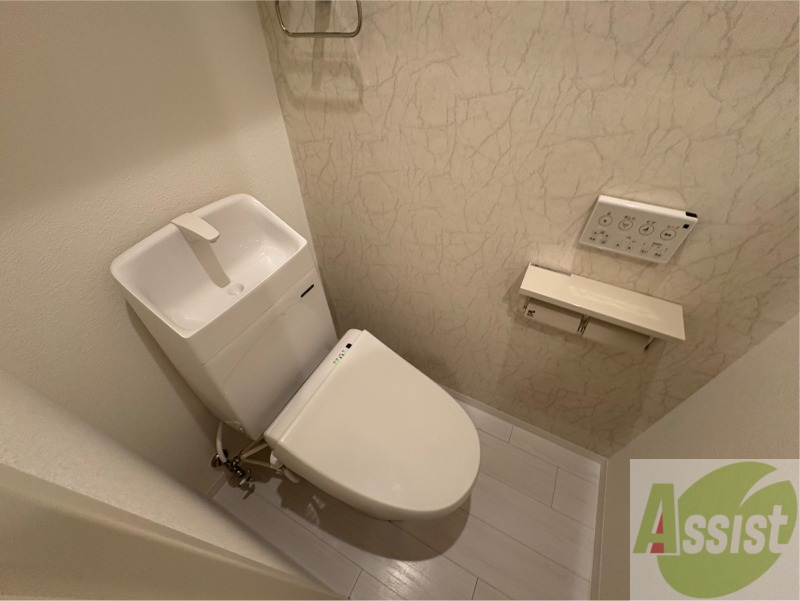 トイレ　シャワートイレになっているので快適です！