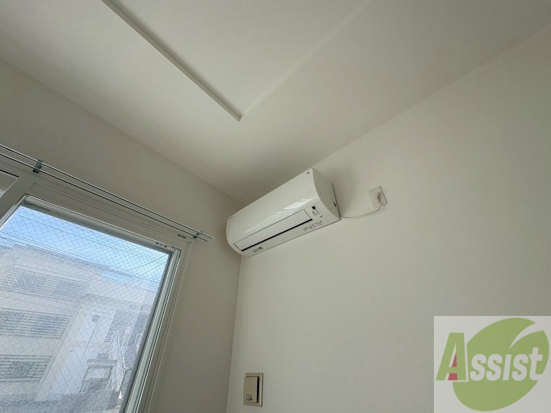 その他設備　エアコン付きで快適なリビングになっております！