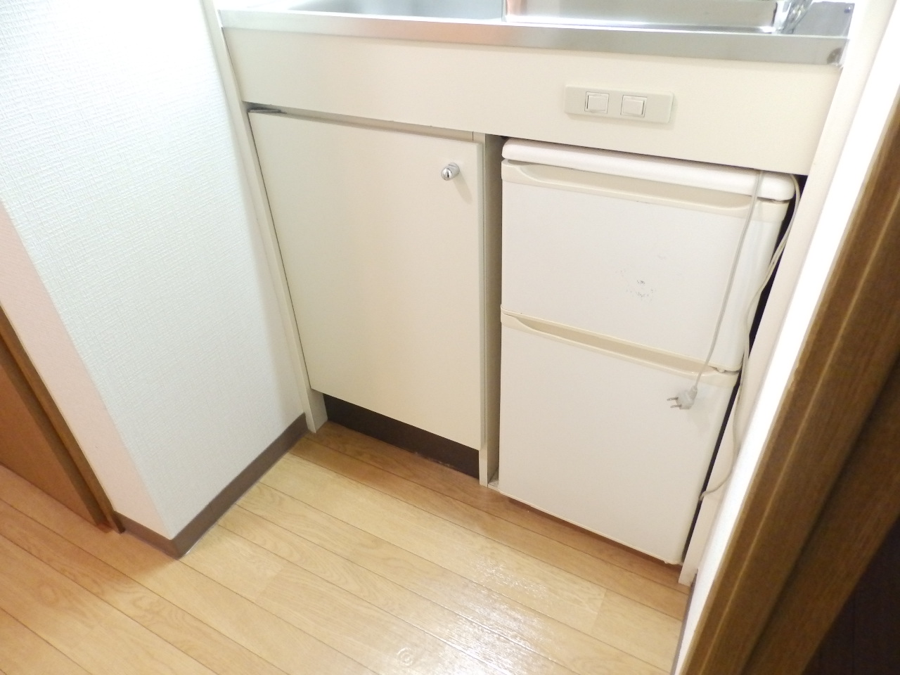 その他設備　２ドア冷蔵庫付き