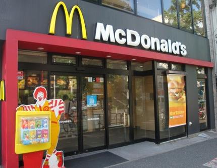 飲食店　マクドナルド ハタプラザ店（飲食店）まで787m