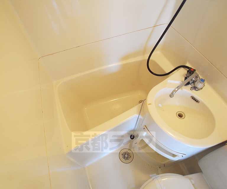 バス・シャワールーム　清潔感のある浴室です。