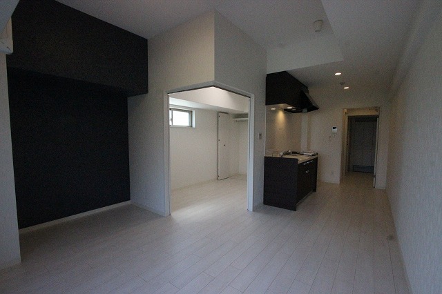 居室・リビング　同物件別号室のものです。