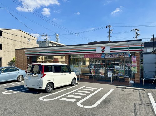コンビニ　セブン-イレブン 名古屋弥富通５丁目店（コンビニ）まで268m