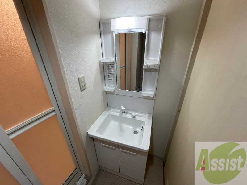 洗面設備　洗面台。身支度にはかかせないですよね～。