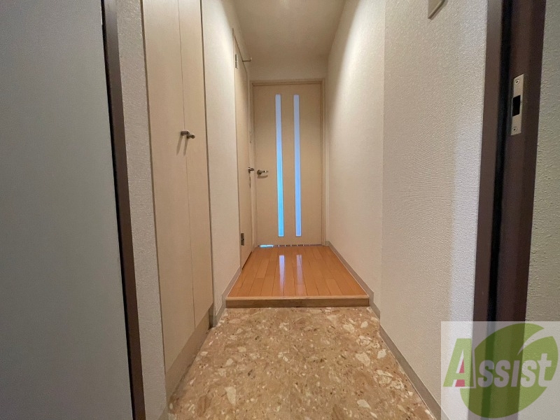 玄関　玄関の様子です。明るい印象ですね。気分もあがりそう。