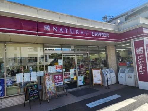 コンビニ　ナチュラルローソン NL世田谷弦巻三丁目店（コンビニ）まで36m