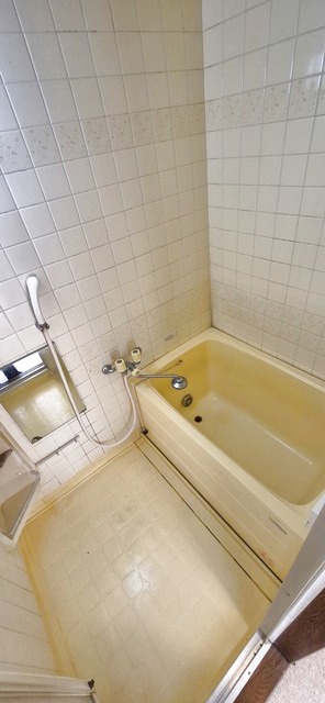 バス・シャワールーム　※浴室交換前の写真となります。