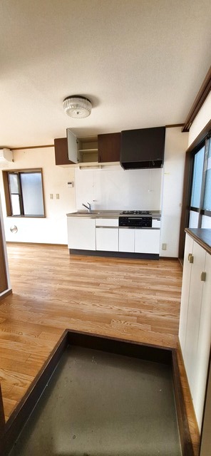 玄関　※クリーニング前のお写真となります。