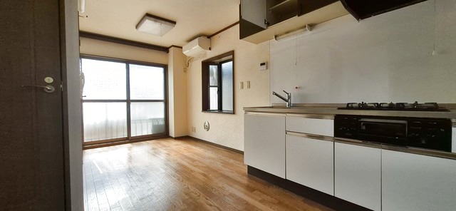 居室・リビング　※クリーニング前のお写真となります。