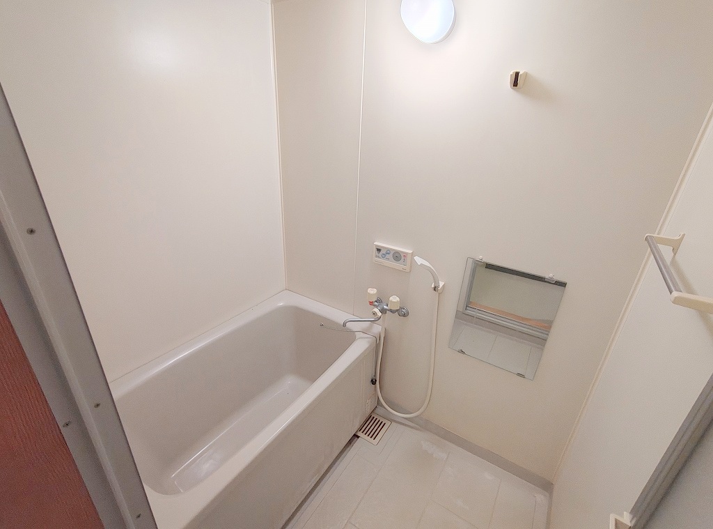 バス・シャワールーム　シャワー付き