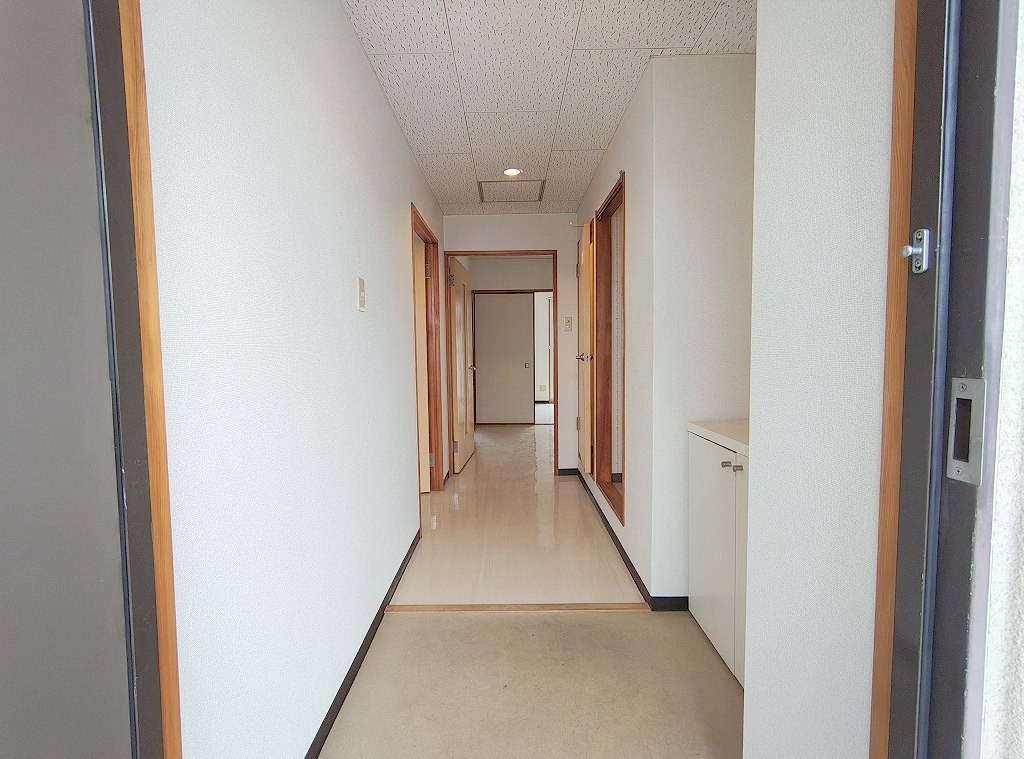 玄関　下駄箱付です。