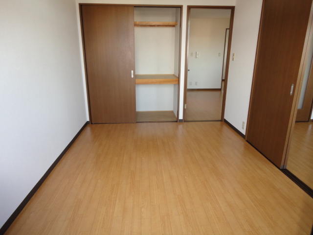 収納　西側洋室収納