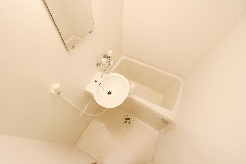 バス・シャワールーム　浴室乾燥機付きだから、雨の日のお洗濯もＯＫ！