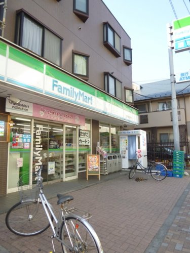 コンビニ　ファミリーマート和泉多摩川駅前店（コンビニ）まで640m
