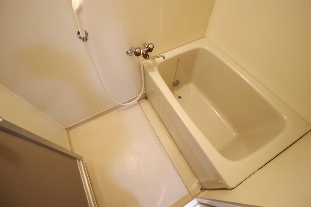 バス・シャワールーム　リフォーム前のお写真です