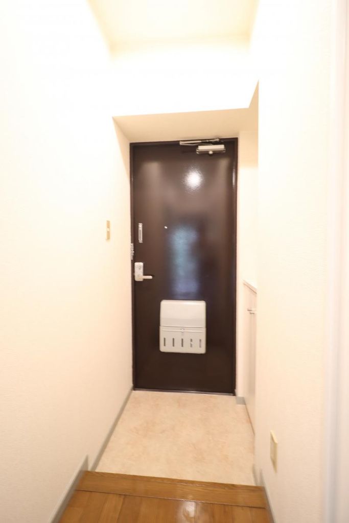 玄関　リフォーム前のお写真です