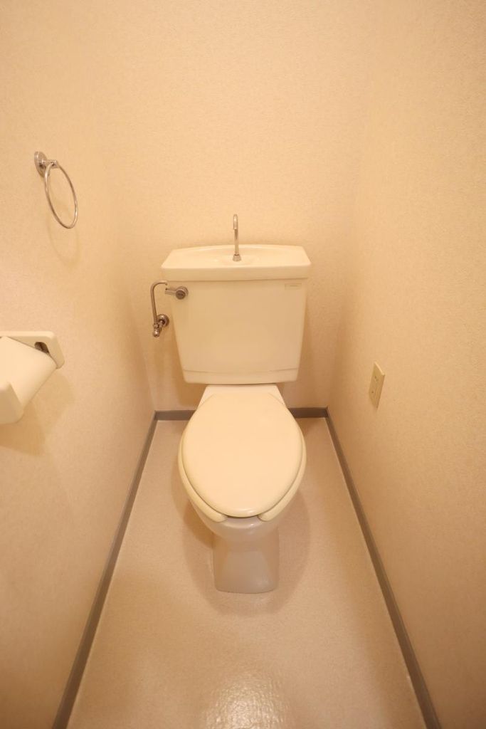 トイレ　リフォーム前のお写真です