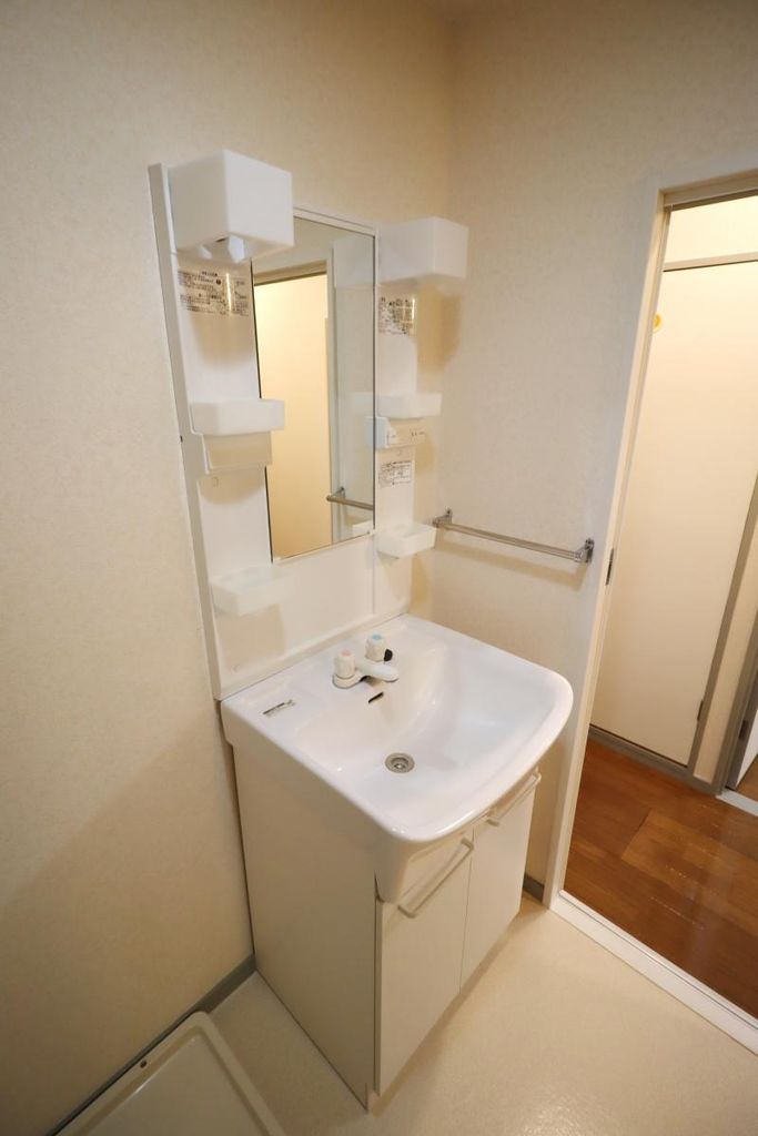 洗面設備　リフォーム前のお写真です