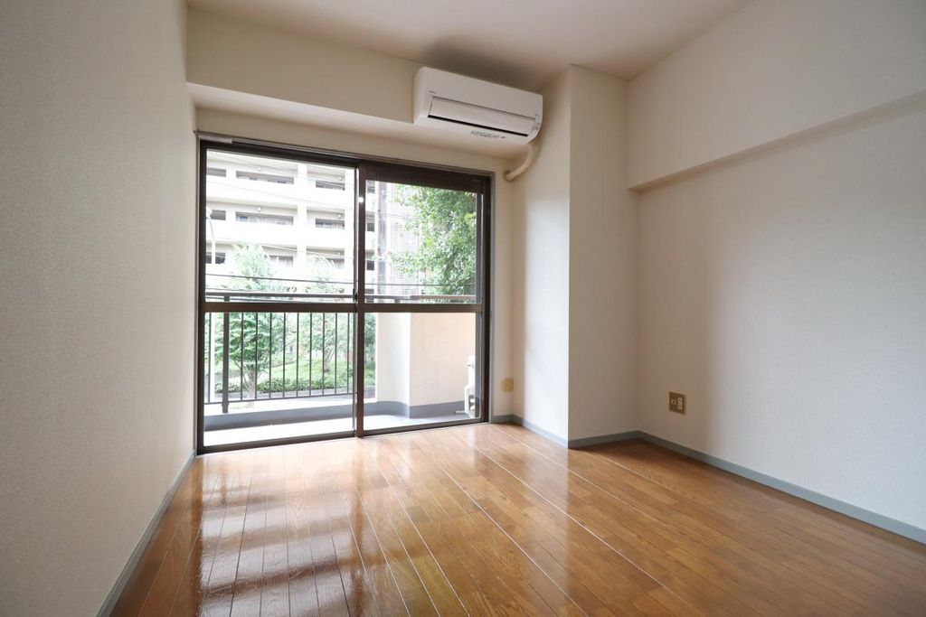 居室・リビング　リフォーム前のお写真です