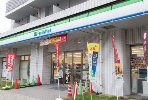 コンビニ　ファミリーマート 江東南砂四丁目店（コンビニ）まで539m