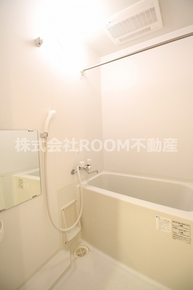 バス・シャワールーム　コンパクトで使いやすいお風呂です