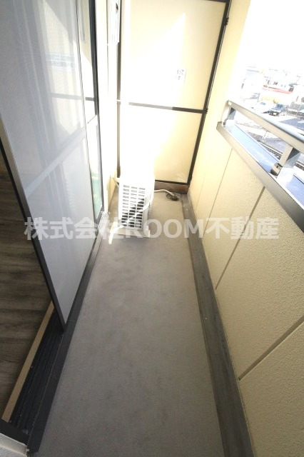 バルコニー　バルコニーからの眺めを楽しみながら食事をしませんか