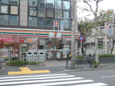 コンビニ　セブンイレブン 荒川町屋5丁目店（コンビニ）まで119m