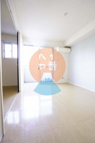 居室・リビング　ネット無料。リビングです　※参考写真です