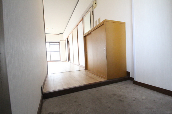 玄関　※別号室の写真です。