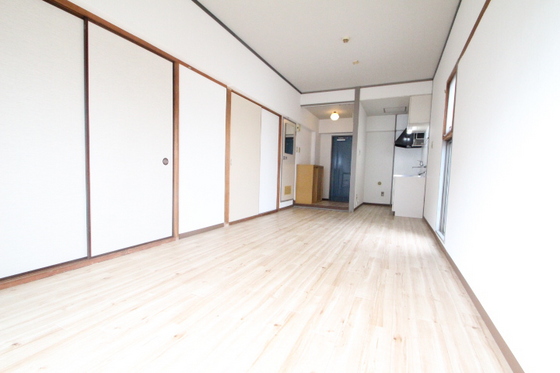 居室・リビング　※別号室の写真です。