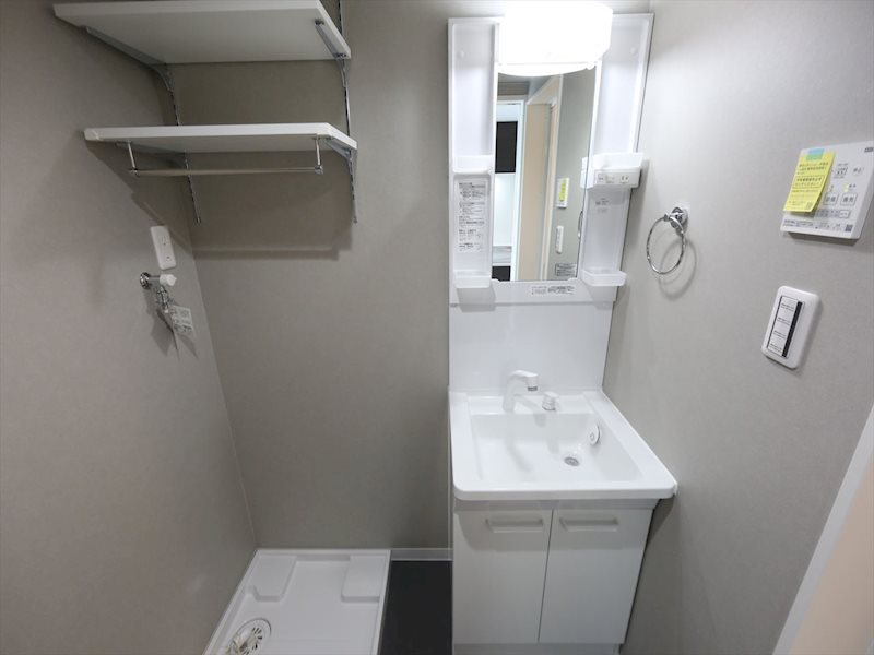 洗面設備　脱衣所　独立洗面台（シャンプードレッサー付）