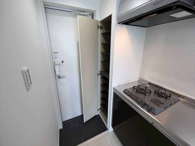 玄関　玄関　シューズボックス付（収納充実してます）