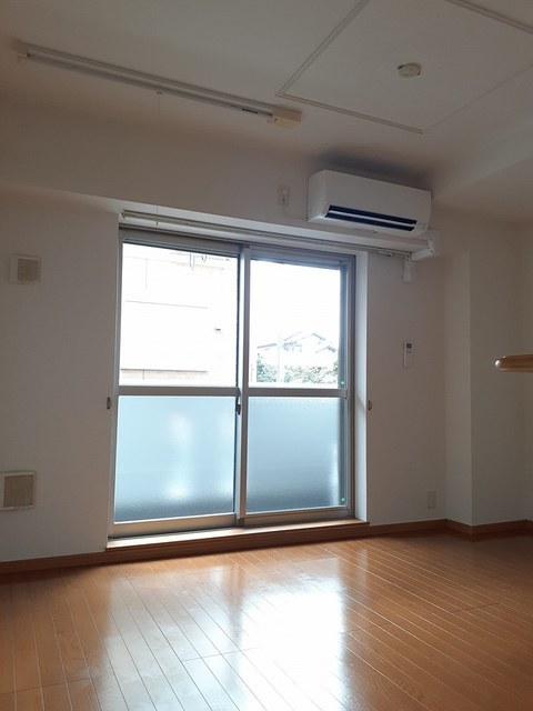 居室・リビング　ナチュラルカラーで家具も合わせやすいです。