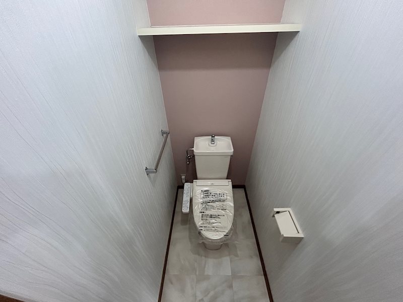 トイレ　※同タイプの間取りの写真です。現状を優先します。