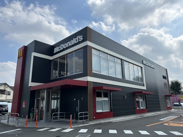 飲食店　マクドナルド 20号つつじヶ丘店（飲食店）まで300m