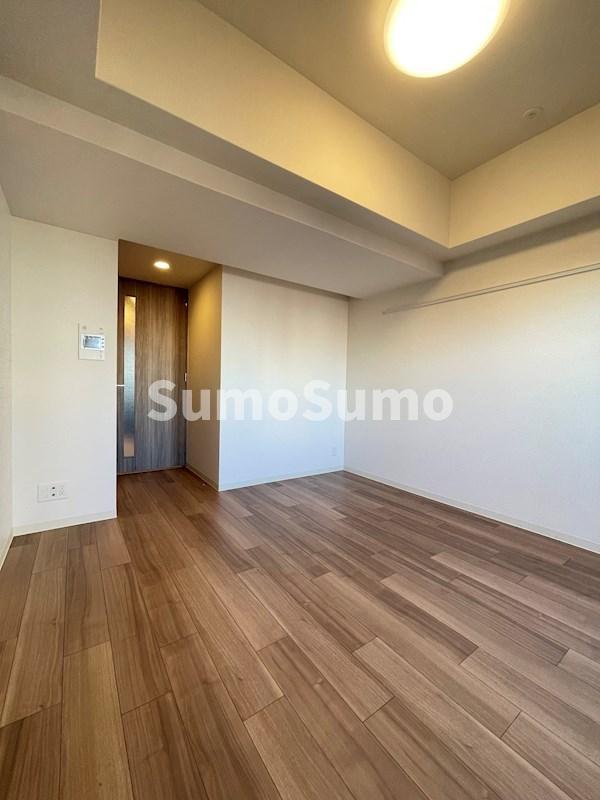 その他部屋・スペース　落ち着いた色調の寝室です