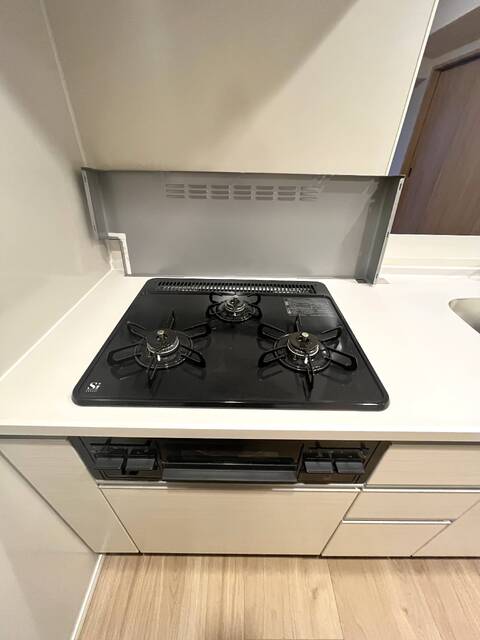 キッチン　◆料理を楽しめる３口ガスコンロ・グリル付き◆