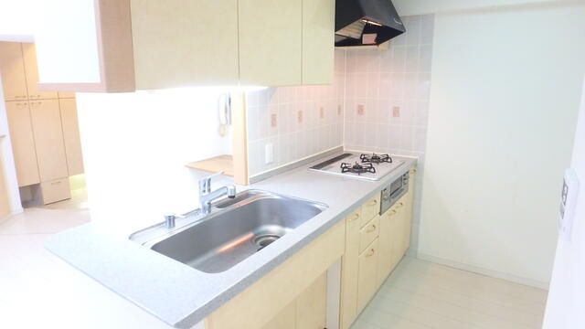 キッチン　コンパクトなキッチンで掃除もラクラク